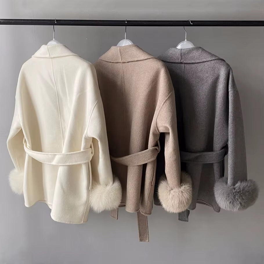 Camélia-cappotto corto dal design raffinato