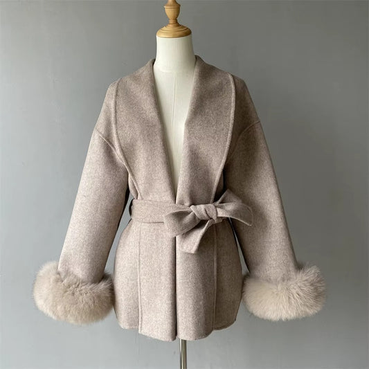 Camélia-cappotto corto dal design raffinato